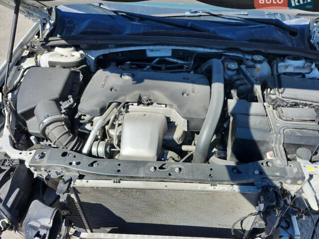 Білий Бьюік Regal, об'ємом двигуна 2 л та пробігом 139 тис. км за 7500 $, фото 10 на Automoto.ua