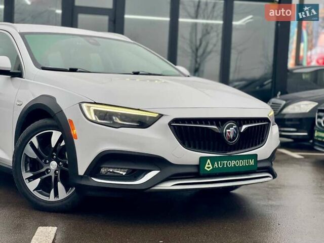 Белый Бьюик Регал, объемом двигателя 2 л и пробегом 142 тыс. км за 15999 $, фото 1 на Automoto.ua