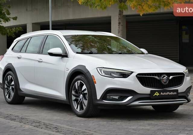 Белый Бьюик Регал, объемом двигателя 2 л и пробегом 142 тыс. км за 16999 $, фото 1 на Automoto.ua