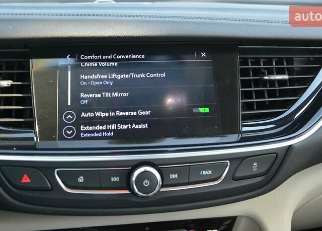 Белый Бьюик Регал, объемом двигателя 2 л и пробегом 142 тыс. км за 16999 $, фото 34 на Automoto.ua