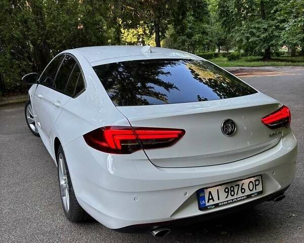 Белый Бьюик Регал, объемом двигателя 2 л и пробегом 145 тыс. км за 14400 $, фото 2 на Automoto.ua
