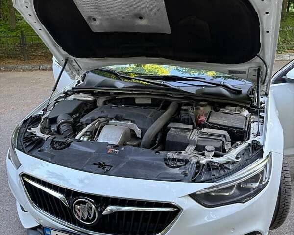 Белый Бьюик Регал, объемом двигателя 2 л и пробегом 145 тыс. км за 14400 $, фото 12 на Automoto.ua