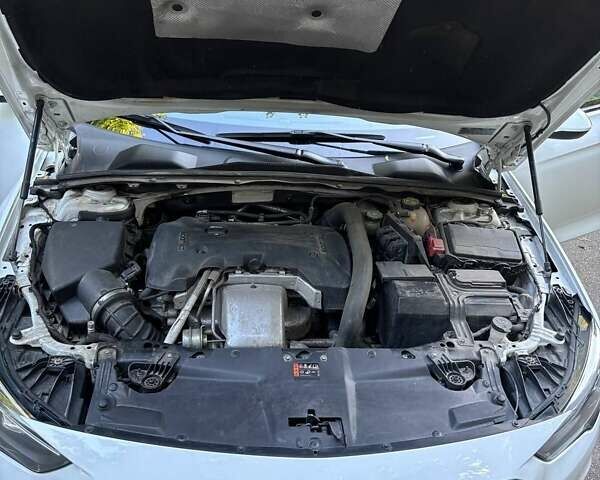 Белый Бьюик Регал, объемом двигателя 2 л и пробегом 145 тыс. км за 14400 $, фото 14 на Automoto.ua