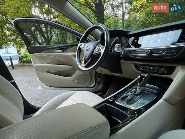 Белый Бьюик Регал, объемом двигателя 2 л и пробегом 145 тыс. км за 14400 $, фото 17 на Automoto.ua