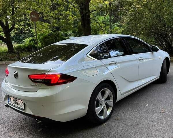 Белый Бьюик Регал, объемом двигателя 2 л и пробегом 145 тыс. км за 14400 $, фото 6 на Automoto.ua