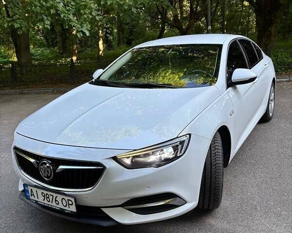 Белый Бьюик Регал, объемом двигателя 2 л и пробегом 145 тыс. км за 14400 $, фото 11 на Automoto.ua