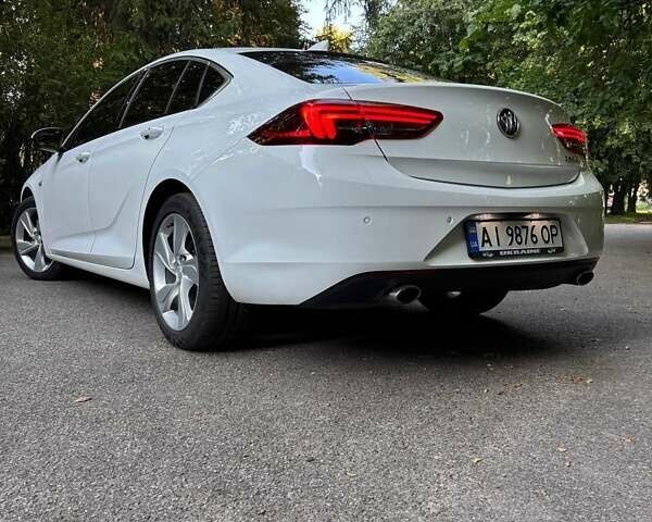 Белый Бьюик Регал, объемом двигателя 2 л и пробегом 145 тыс. км за 14400 $, фото 9 на Automoto.ua