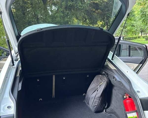 Белый Бьюик Регал, объемом двигателя 2 л и пробегом 145 тыс. км за 14400 $, фото 15 на Automoto.ua