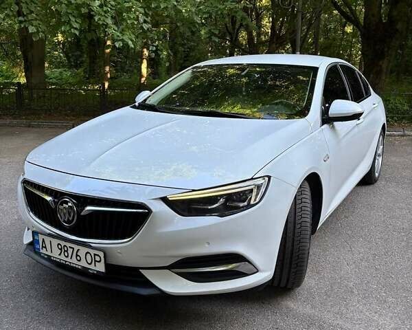 Белый Бьюик Регал, объемом двигателя 2 л и пробегом 145 тыс. км за 14400 $, фото 7 на Automoto.ua