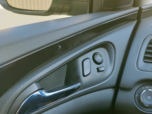 Черный Бьюик Регал, объемом двигателя 2 л и пробегом 137 тыс. км за 11000 $, фото 15 на Automoto.ua