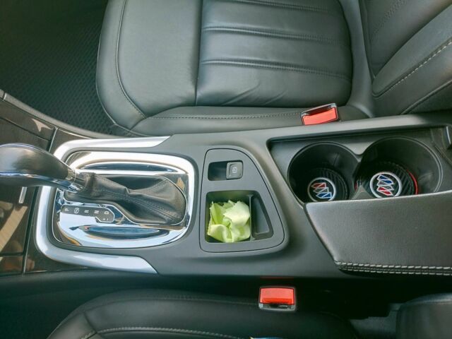 Черный Бьюик Регал, объемом двигателя 2 л и пробегом 137 тыс. км за 11000 $, фото 19 на Automoto.ua