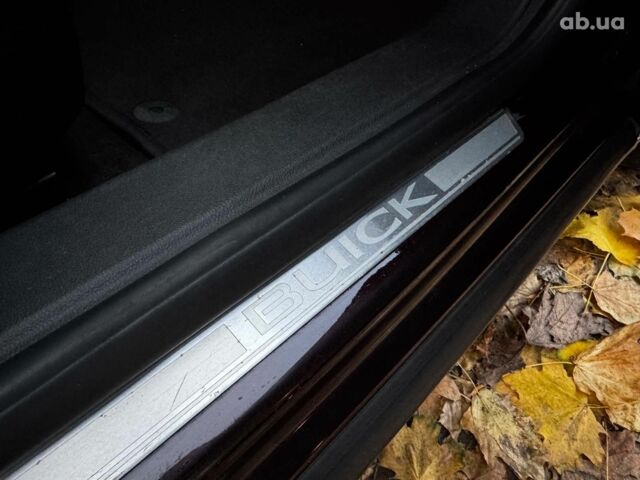 Красный Бьюик Регал, объемом двигателя 2 л и пробегом 102 тыс. км за 10490 $, фото 32 на Automoto.ua