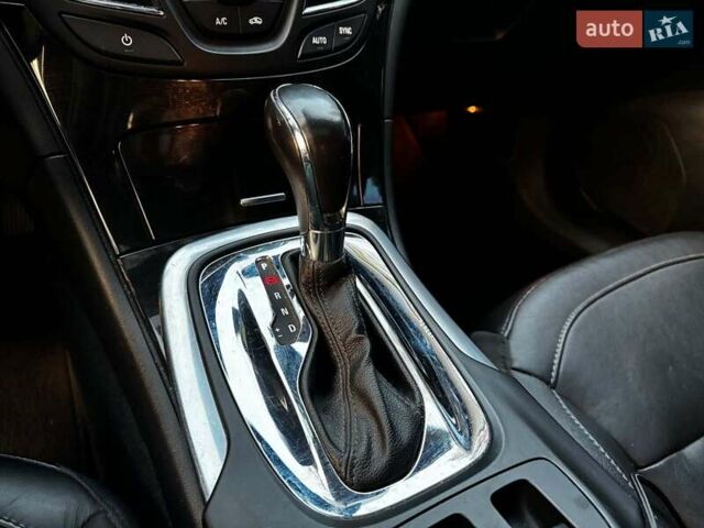 Червоний Бьюік Regal, об'ємом двигуна 2 л та пробігом 102 тис. км за 10490 $, фото 21 на Automoto.ua