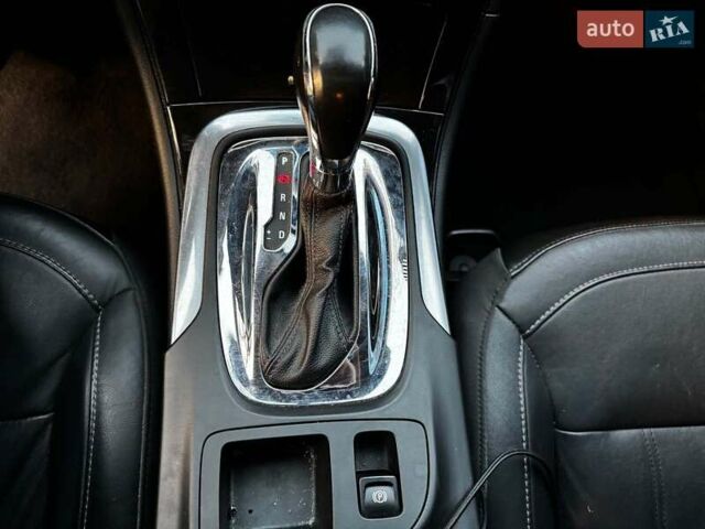 Червоний Бьюік Regal, об'ємом двигуна 2 л та пробігом 102 тис. км за 10490 $, фото 20 на Automoto.ua