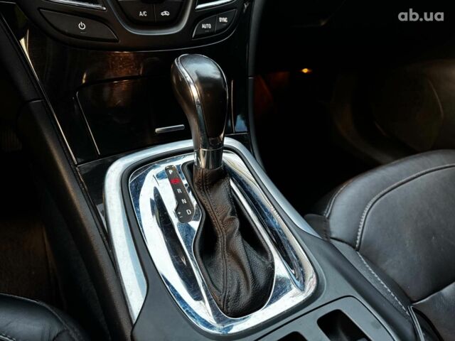 Красный Бьюик Регал, объемом двигателя 2 л и пробегом 102 тыс. км за 10490 $, фото 21 на Automoto.ua