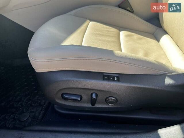 Красный Бьюик Регал, объемом двигателя 2 л и пробегом 67 тыс. км за 17500 $, фото 21 на Automoto.ua