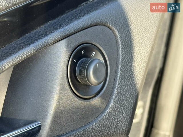 Серый Бьюик Регал, объемом двигателя 2 л и пробегом 220 тыс. км за 8999 $, фото 20 на Automoto.ua