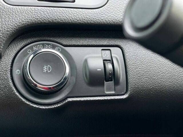 Серый Бьюик Регал, объемом двигателя 2 л и пробегом 151 тыс. км за 9400 $, фото 17 на Automoto.ua