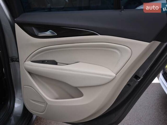 Сірий Бьюік Regal, об'ємом двигуна 2 л та пробігом 146 тис. км за 16999 $, фото 40 на Automoto.ua