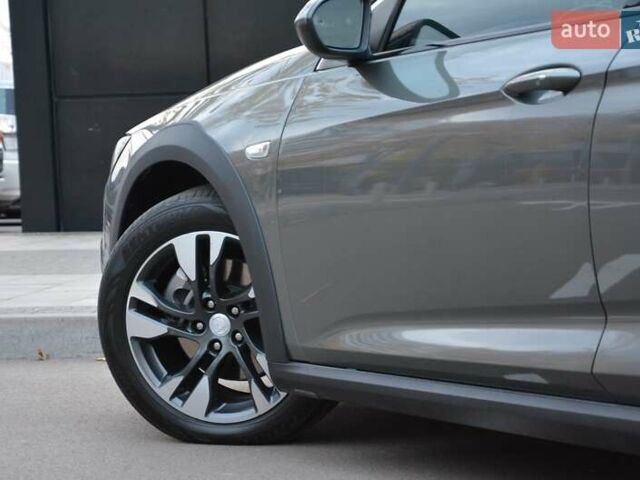 Серый Бьюик Регал, объемом двигателя 2 л и пробегом 146 тыс. км за 17499 $, фото 9 на Automoto.ua