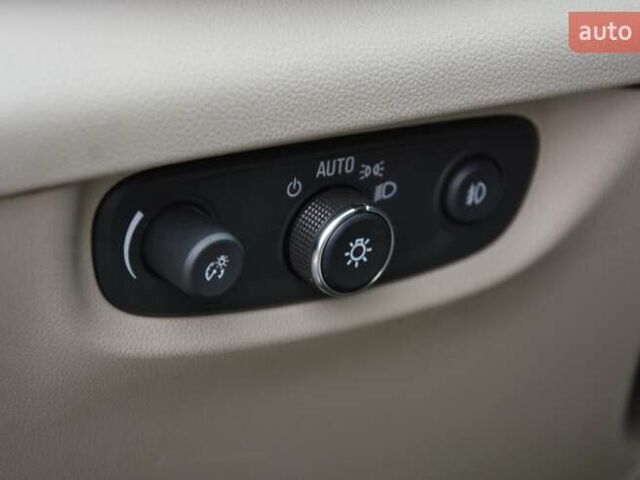 Серый Бьюик Регал, объемом двигателя 2 л и пробегом 146 тыс. км за 17499 $, фото 23 на Automoto.ua