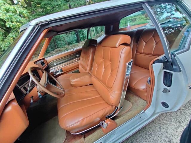 Белый Бьюик Ривьера, объемом двигателя 7.5 л и пробегом 33 тыс. км за 6000 $, фото 1 на Automoto.ua