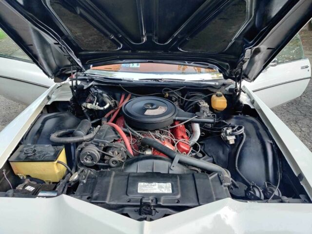 Белый Бьюик Ривьера, объемом двигателя 7.5 л и пробегом 33 тыс. км за 6000 $, фото 4 на Automoto.ua