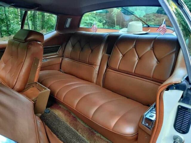 Белый Бьюик Ривьера, объемом двигателя 7.5 л и пробегом 33 тыс. км за 6000 $, фото 2 на Automoto.ua