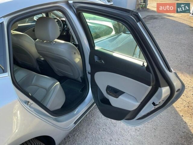 Сірий Бьюік Верано, об'ємом двигуна 2.38 л та пробігом 166 тис. км за 7500 $, фото 16 на Automoto.ua