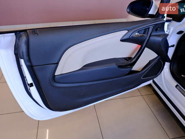 Белый Бьюик Cascada, объемом двигателя 1.6 л и пробегом 27 тыс. км за 13500 $, фото 34 на Automoto.ua