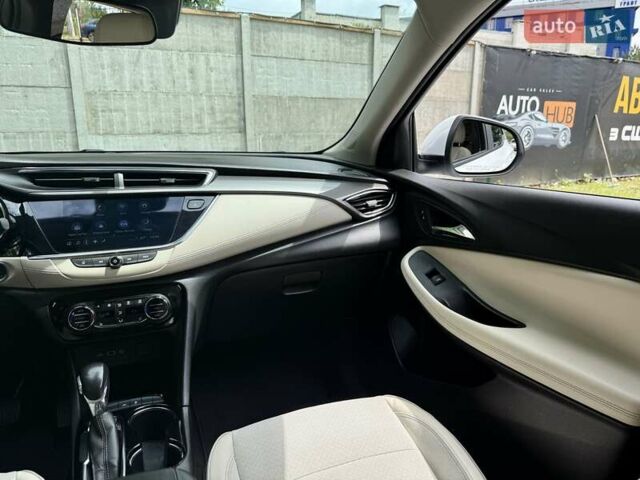 Білий Бьюік Encore GX, об'ємом двигуна 1.3 л та пробігом 143 тис. км за 14400 $, фото 15 на Automoto.ua