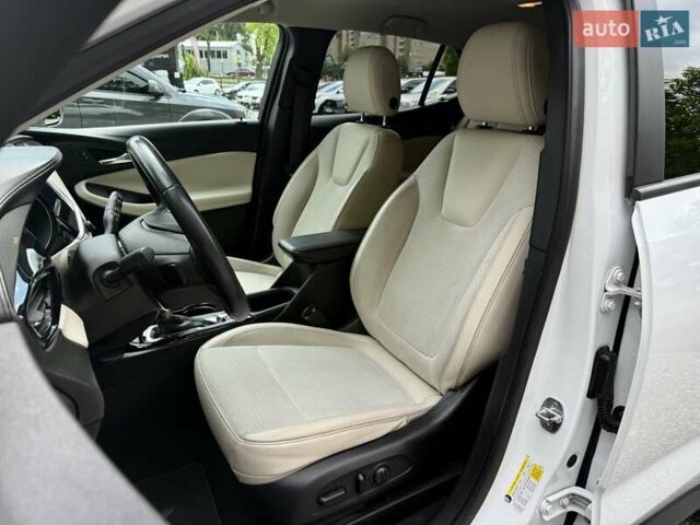 Білий Бьюік Encore GX, об'ємом двигуна 1.3 л та пробігом 143 тис. км за 14400 $, фото 10 на Automoto.ua