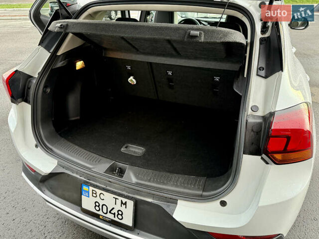 Белый Бьюик Encore GX, объемом двигателя 1.34 л и пробегом 68 тыс. км за 16900 $, фото 14 на Automoto.ua