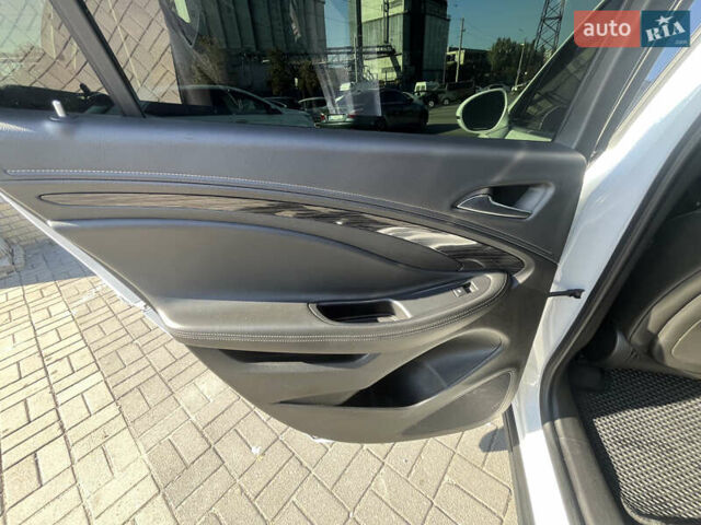 Белый Бьюик Envision, объемом двигателя 2 л и пробегом 127 тыс. км за 13999 $, фото 11 на Automoto.ua