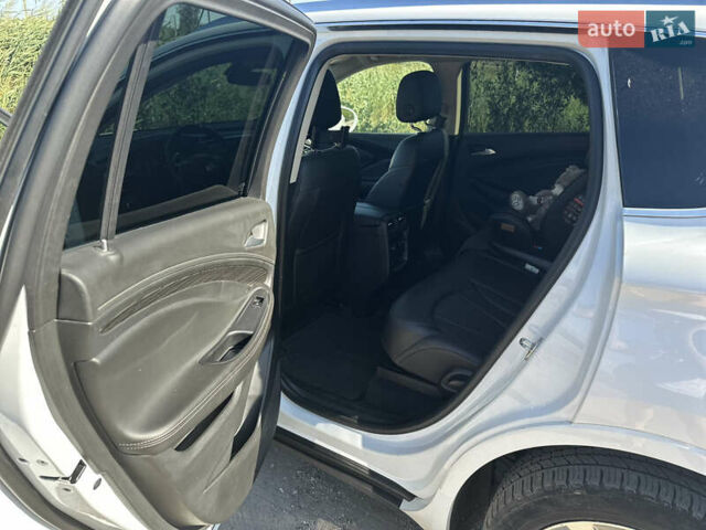 Білий Бьюік Envision, об'ємом двигуна 2.46 л та пробігом 175 тис. км за 15000 $, фото 11 на Automoto.ua