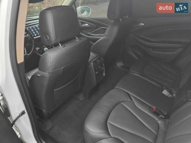 Белый Бьюик Envision, объемом двигателя 2 л и пробегом 130 тыс. км за 13300 $, фото 4 на Automoto.ua