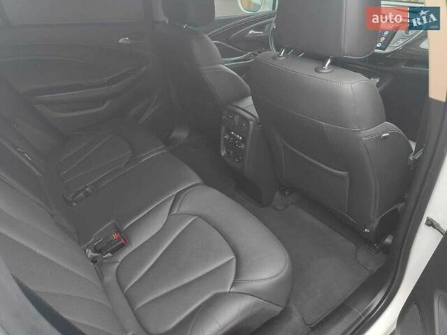 Белый Бьюик Envision, объемом двигателя 2 л и пробегом 130 тыс. км за 13300 $, фото 11 на Automoto.ua