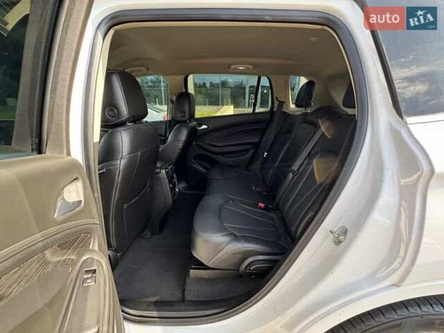 Белый Бьюик Envision, объемом двигателя 2.46 л и пробегом 180 тыс. км за 12500 $, фото 49 на Automoto.ua