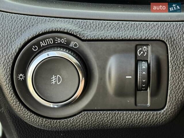 Белый Бьюик Envision, объемом двигателя 2.46 л и пробегом 180 тыс. км за 12500 $, фото 44 на Automoto.ua