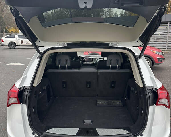 Белый Бьюик Envision, объемом двигателя 2.46 л и пробегом 30 тыс. км за 16500 $, фото 5 на Automoto.ua