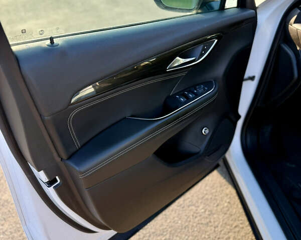 Белый Бьюик Envision, объемом двигателя 0 л и пробегом 145 тыс. км за 18500 $, фото 11 на Automoto.ua