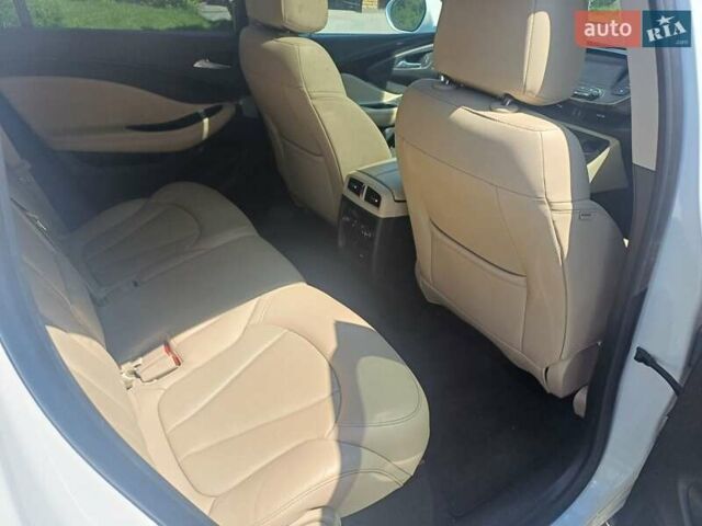 Белый Бьюик Envision, объемом двигателя 2.5 л и пробегом 143 тыс. км за 15900 $, фото 14 на Automoto.ua