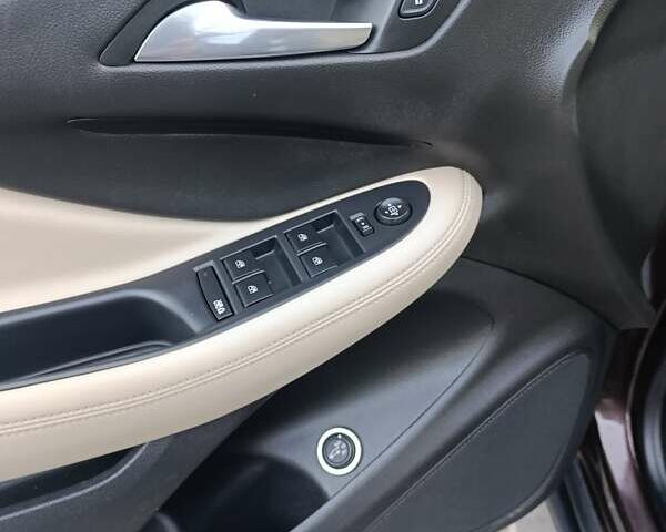 Коричневый Бьюик Envision, объемом двигателя 2.5 л и пробегом 139 тыс. км за 16800 $, фото 7 на Automoto.ua