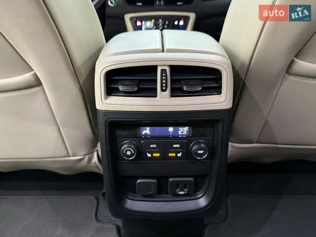 Красный Бьюик Envision, объемом двигателя 2.46 л и пробегом 22 тыс. км за 16999 $, фото 17 на Automoto.ua
