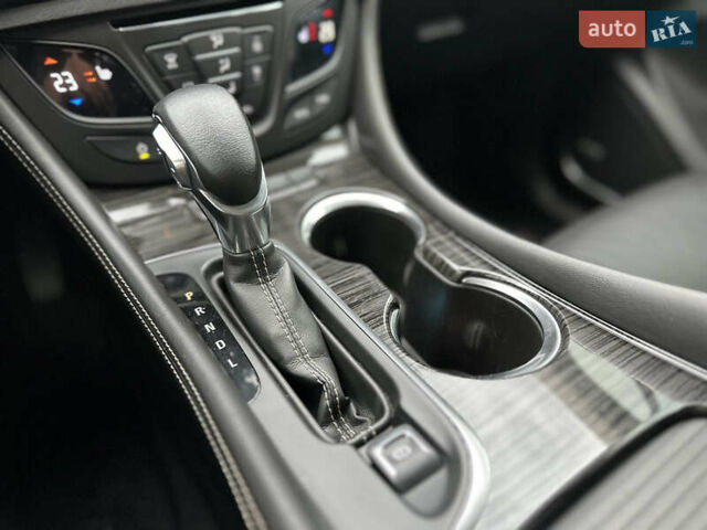 Серый Бьюик Envision, объемом двигателя 2 л и пробегом 92 тыс. км за 16499 $, фото 22 на Automoto.ua