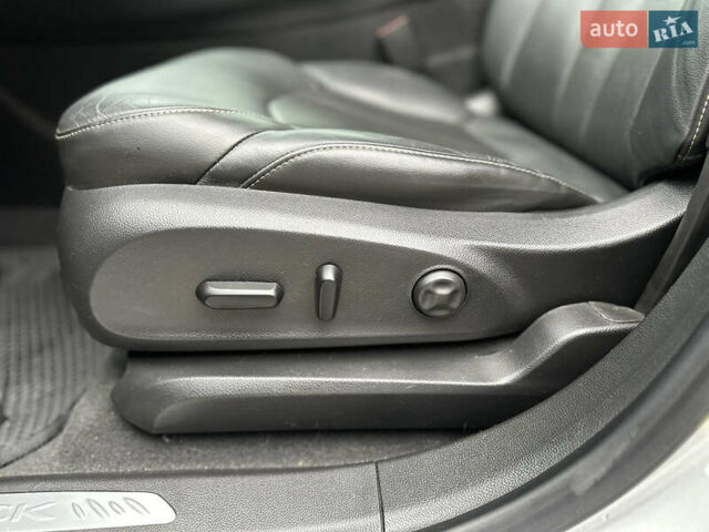 Серый Бьюик Envision, объемом двигателя 2 л и пробегом 92 тыс. км за 16499 $, фото 23 на Automoto.ua