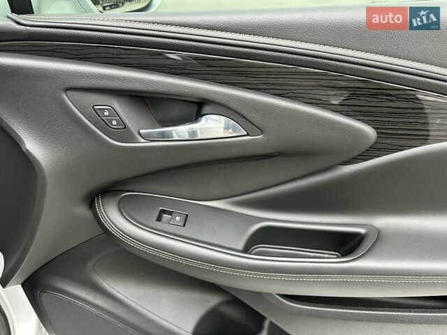 Серый Бьюик Envision, объемом двигателя 2 л и пробегом 92 тыс. км за 16499 $, фото 43 на Automoto.ua