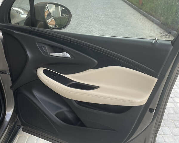 Серый Бьюик Envision, объемом двигателя 2.46 л и пробегом 165 тыс. км за 13999 $, фото 16 на Automoto.ua