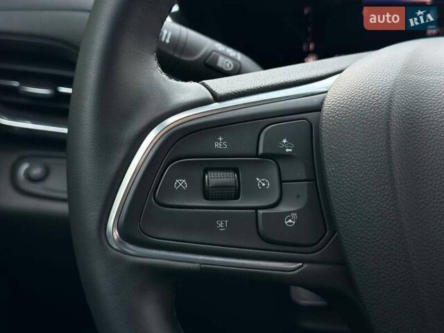 Черный Бьюик Envista, объемом двигателя 1.2 л и пробегом 4 тыс. км за 23500 $, фото 20 на Automoto.ua