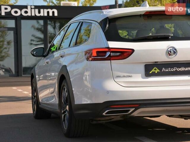 Белый Бьюик Regal TourX, объемом двигателя 2 л и пробегом 142 тыс. км за 17999 $, фото 10 на Automoto.ua